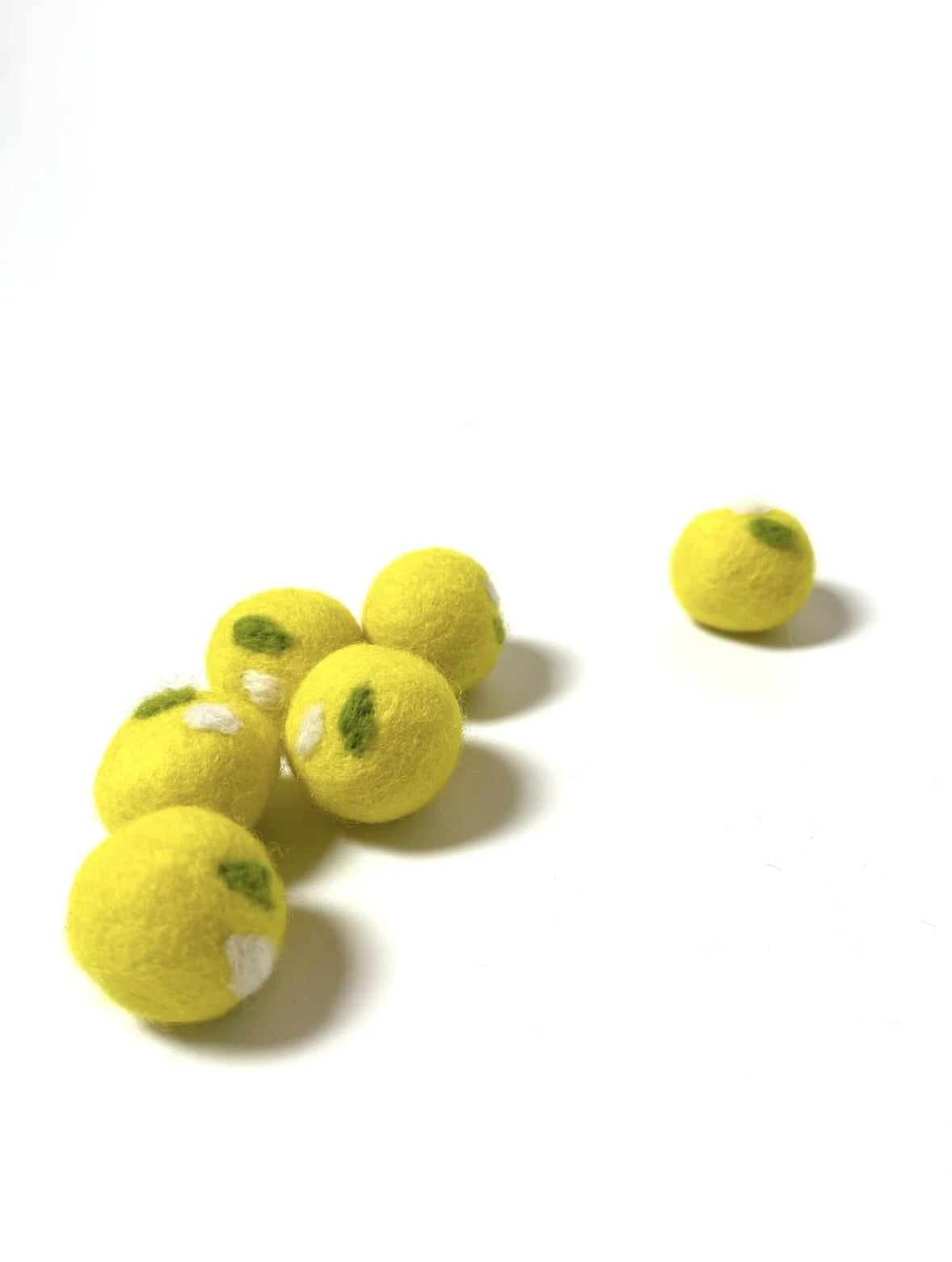 Six-Color Handmade Wool Pet Toy Balls