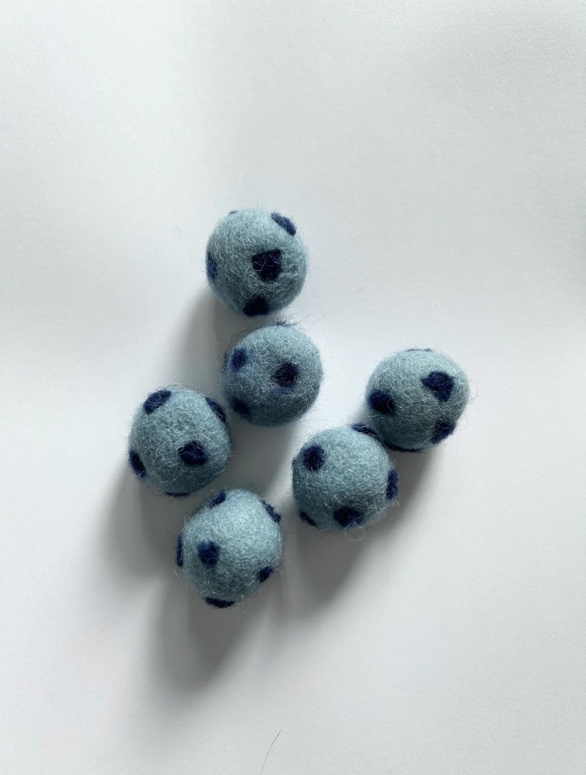Six-Color Handmade Wool Pet Toy Balls