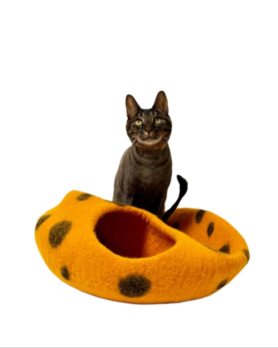 Pumpkin Wool Handmade Cave Cat House