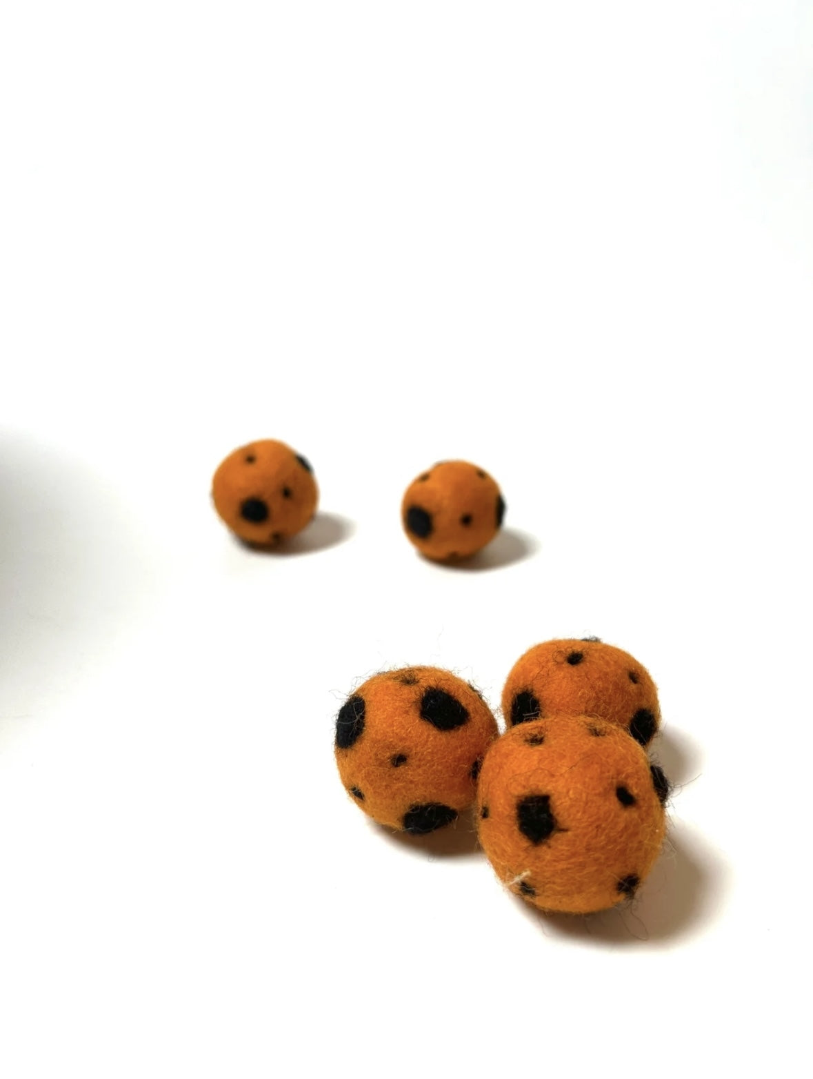 Six-Color Handmade Wool Pet Toy Balls