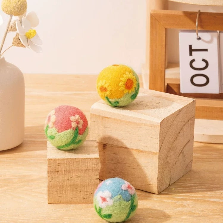 Three-Color Floral Handmade Wool Pet Toy Balls