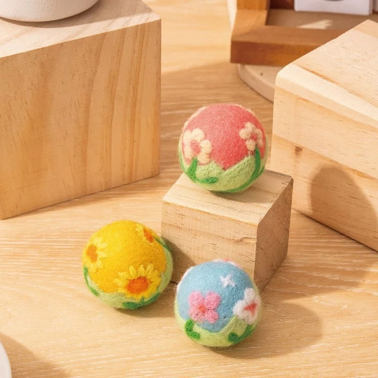 Three-Color Floral Handmade Wool Pet Toy Balls